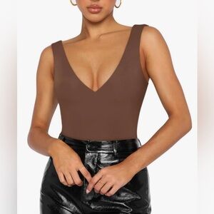 Brown Reoria Fitted Sleeveless Bodysuit with Deep V-Neck Size Small Shapewear